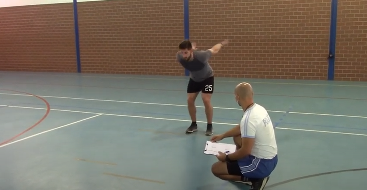 Salto em comprimento sem corrida